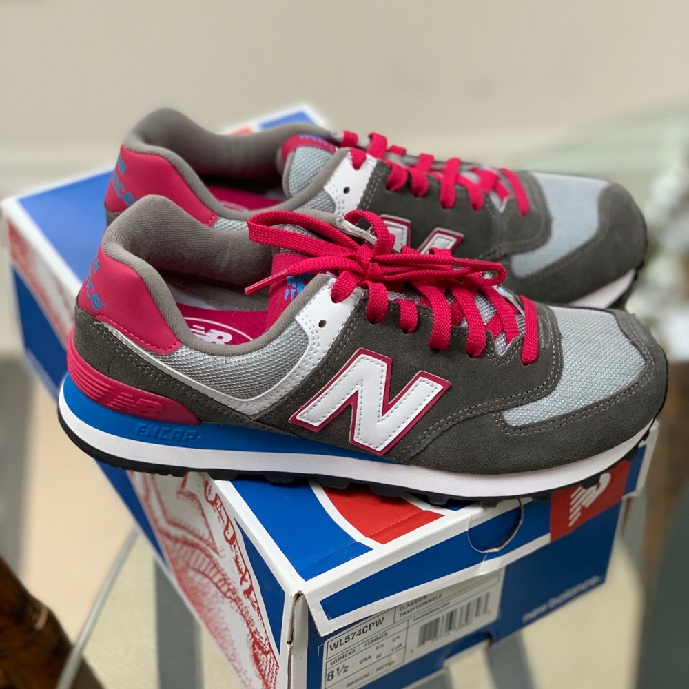 New Balance 574 sneakers size 8.5